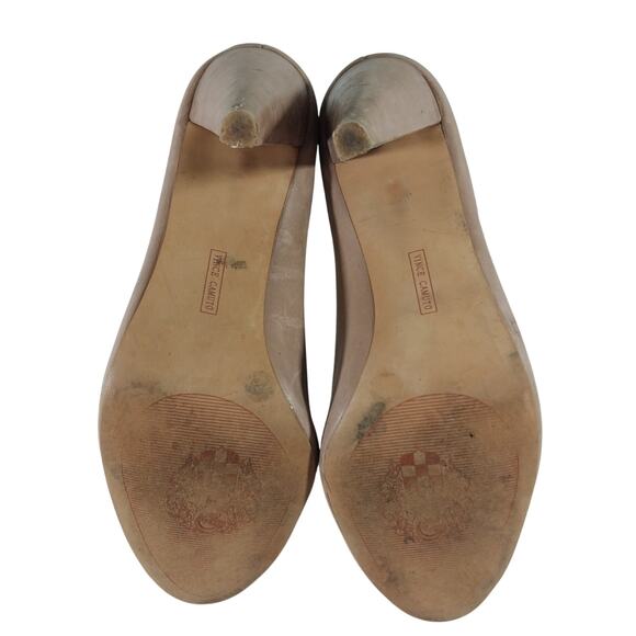 VINCE CAMUTO! FAWN BEIGE/TAN GENUINE LEATHER, GOLD STUDDED ZIPPER HEELS! SZ 8M - Picture 9 of 12